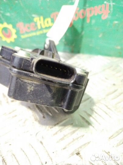 Педаль газа Toyota Vitz хэтчбек 3Л 2007