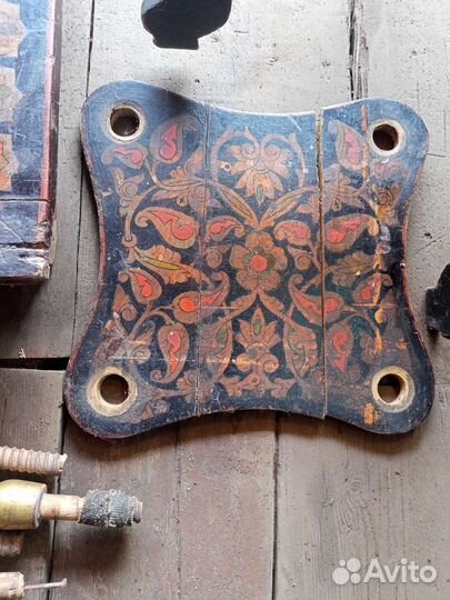 Старинный шахматный стол