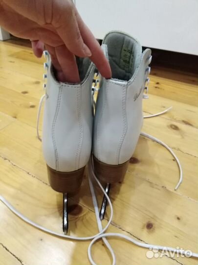 Коньки фигурные женские