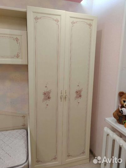 Детская стенка + кровать + угловой стол