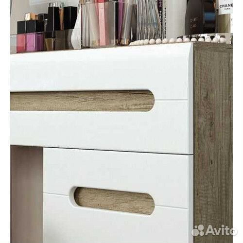 Стол туалетный