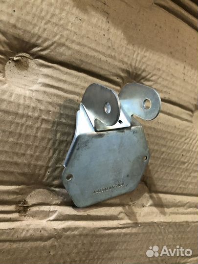 Крепление регулятора напряжения ява