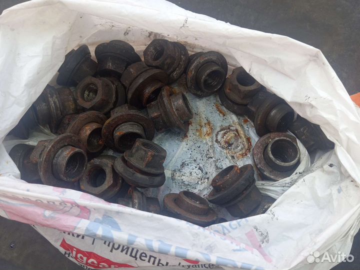 Колесные гайки