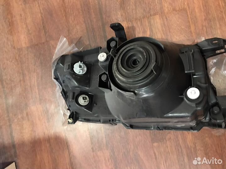 Фара левая mitsubishi pajero 3 новая