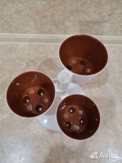 Подставка для цветов пластмассовая