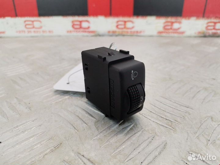 Кнопка корректора фар Nissan Note E11 2006