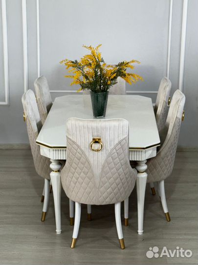 Стол со стульями