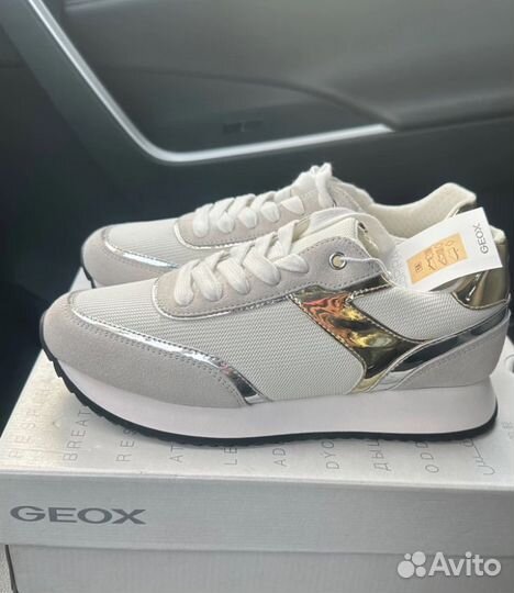Кроссовки новые Geox