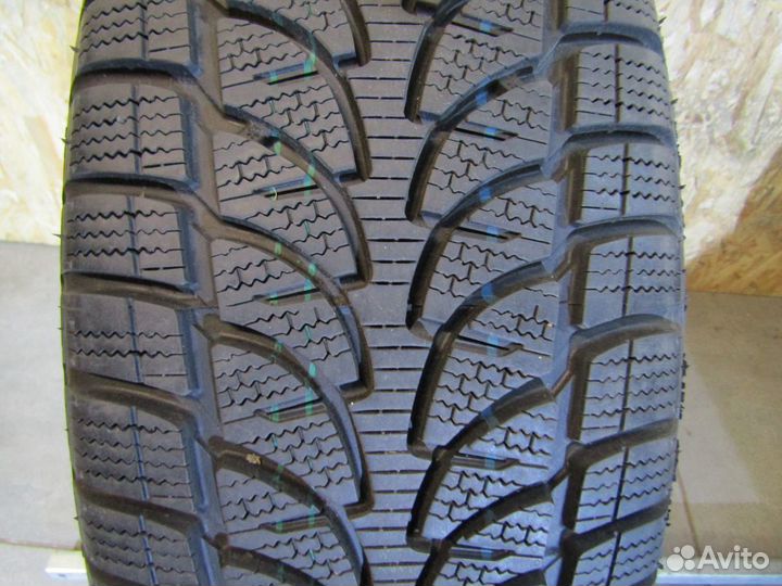 Bridgestone Blizzak LM-80 Evo 235/65 R17