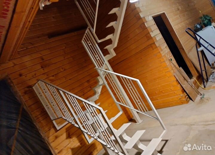 Металлокаркас для надежной лестницы в дом