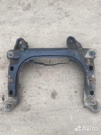 Подрамник Audi 80