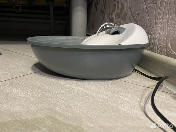 Автоматическая поилка-фонтан для кошек и собак