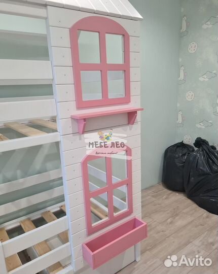 Двухъярусная кровать