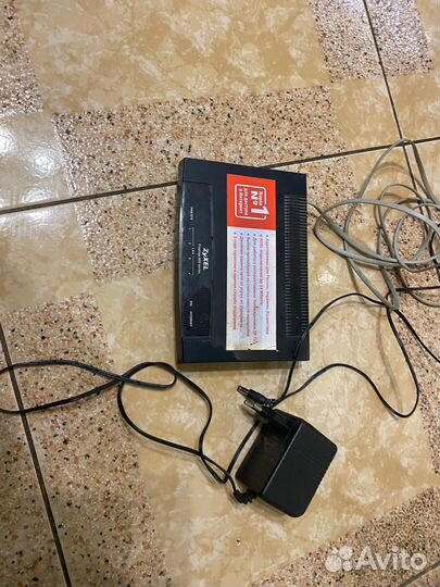 Набор проводов и роутер