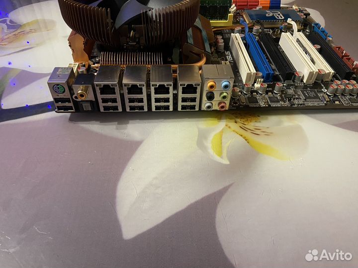 Материнская плата полностью собранная