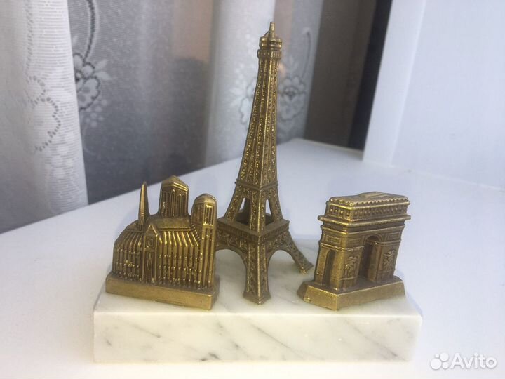 Пресс - папье (статуэтка ) Париж (Франция )