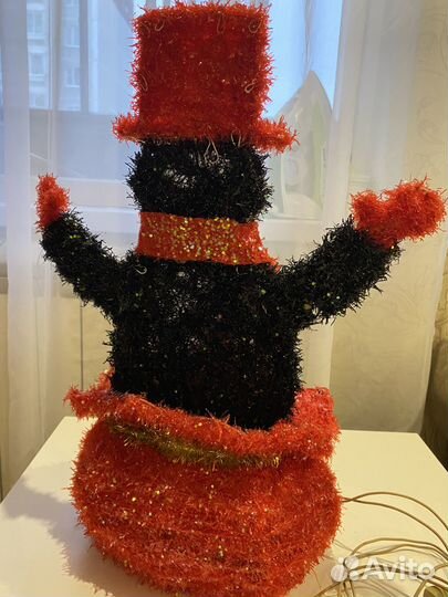 Пингвин новогодний