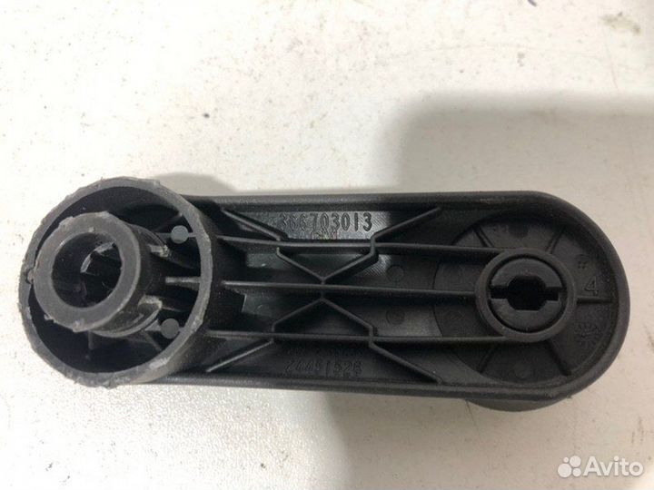 Ручка стеклоподъемника задняя правая Opel Astra J