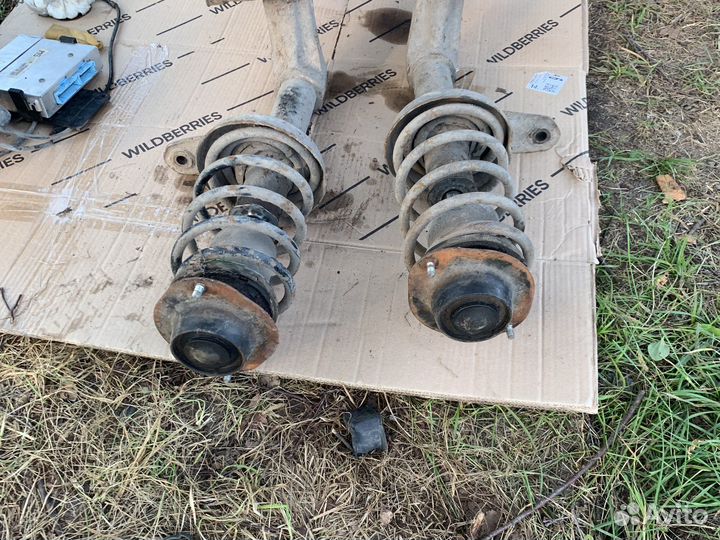 Передние стойка левая на daewoo nexia 1