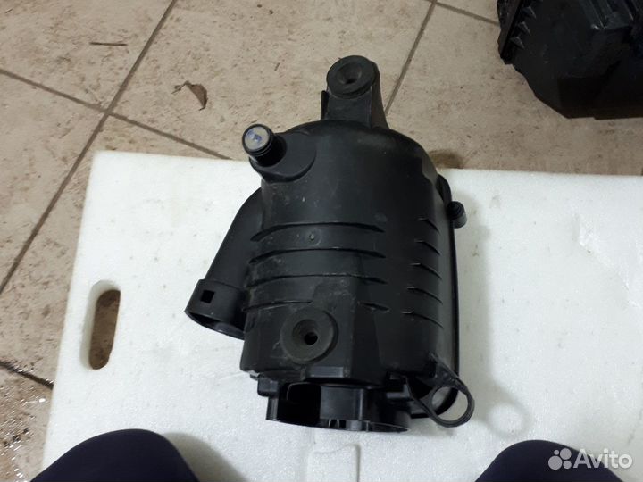 Корпус воздушного фильтра Skoda Yeti 2009