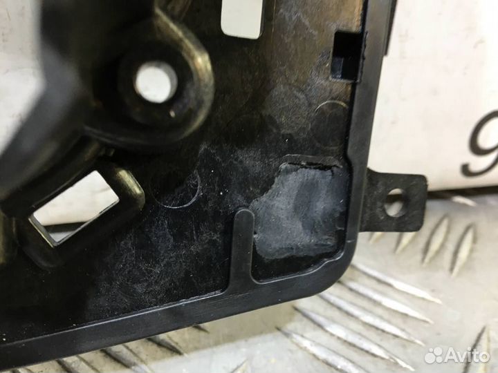 Б/У Кронштейн центральной консоли#001