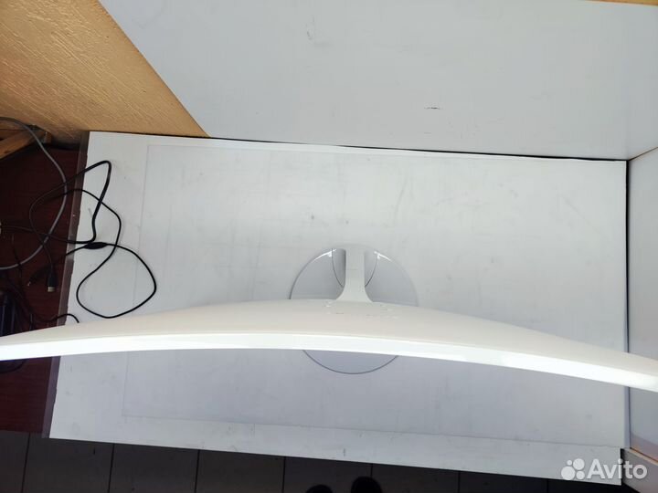 Монитор Samsung 32 дюйма, изогнутый экран