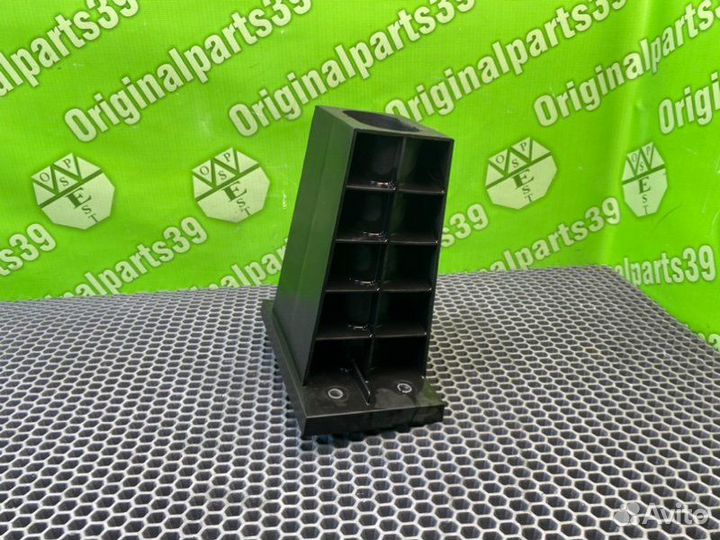 Кронштейн бампера передний правый Citroen C4