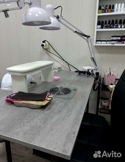 Маникюрный стол новый
