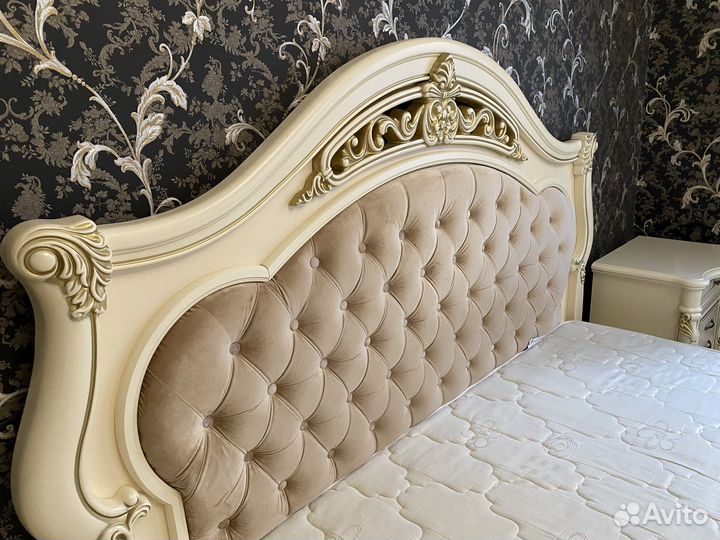 Продам спальный гарнитур