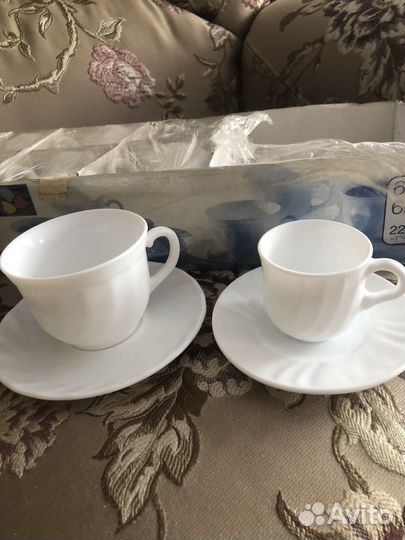 Чайные чашки с блюдцами