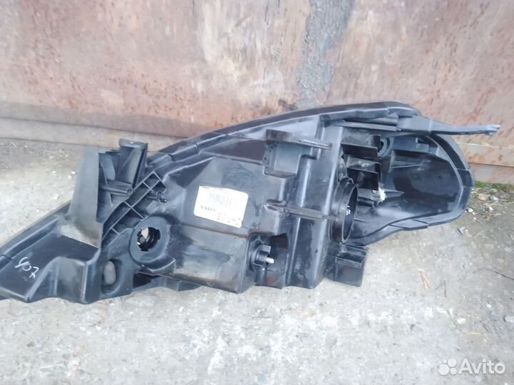 Передние фары Ниссан Тиида С11