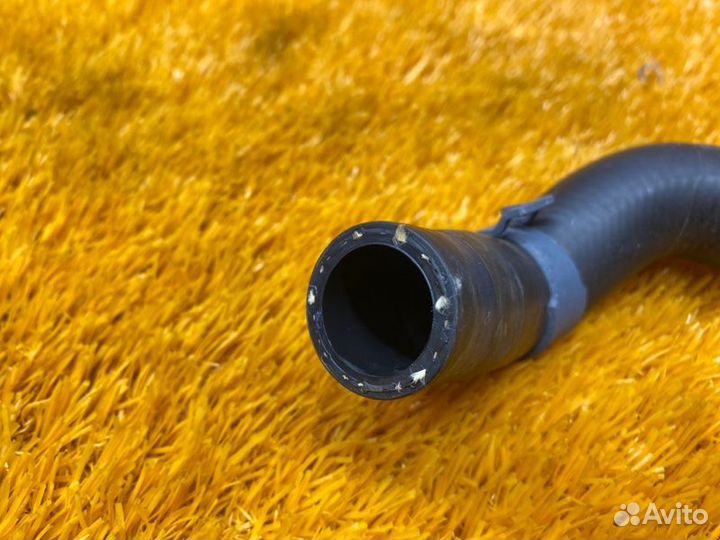 Патрубок системы охлаждения Volkswagen Passat B7