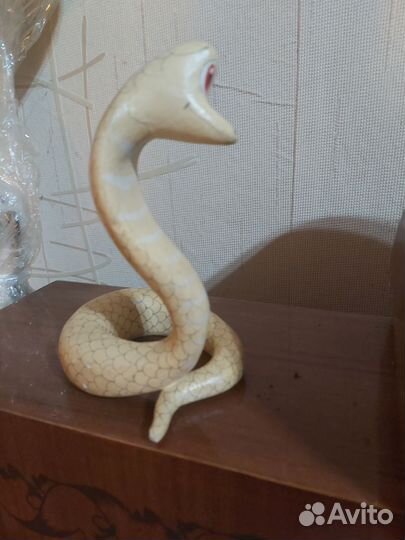 Фигурка змеи