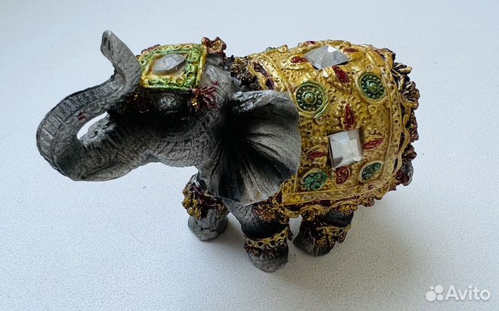 Фигурки и статуэтки для интерьера