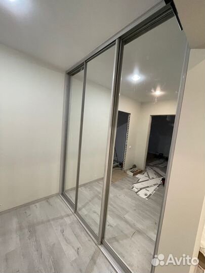 Книжный шкаф