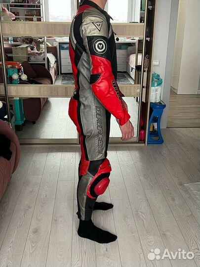 Мотокомбинезон dainese 48размер