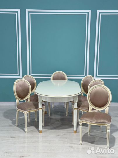 Стол обеденный. В наличии