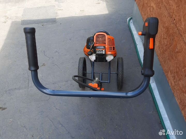 Газонокосилка бензиновая