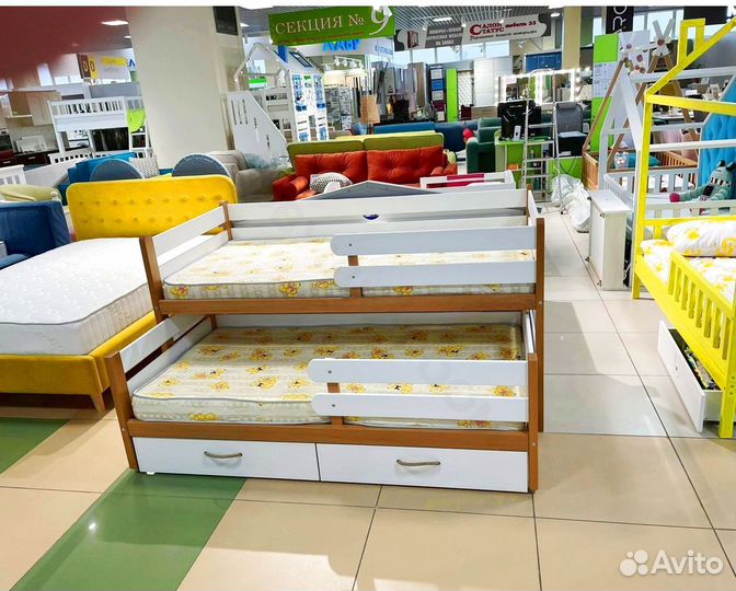 Кровать выдвижная из настоящего дерева