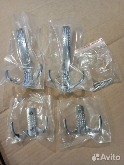 Крючки для одежды в прихожую