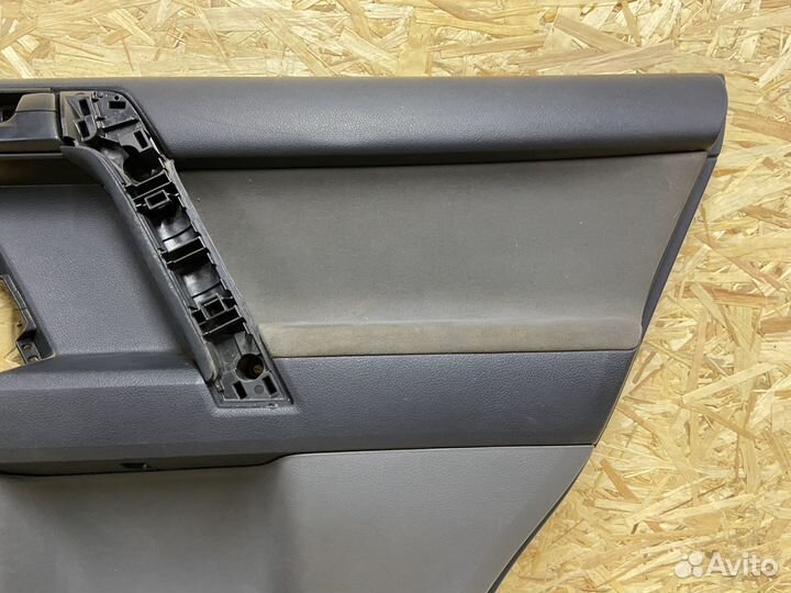 Обшивка двери задняя правая Toyota Prado 150