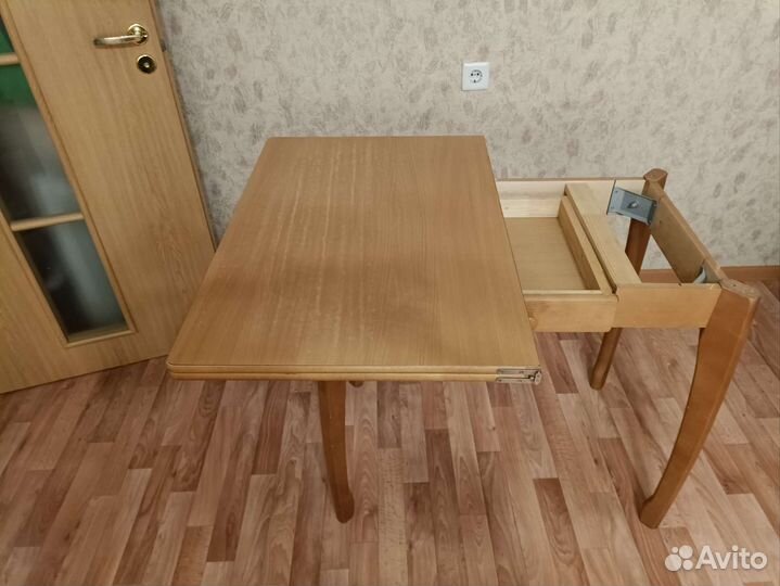 Кухонный стол