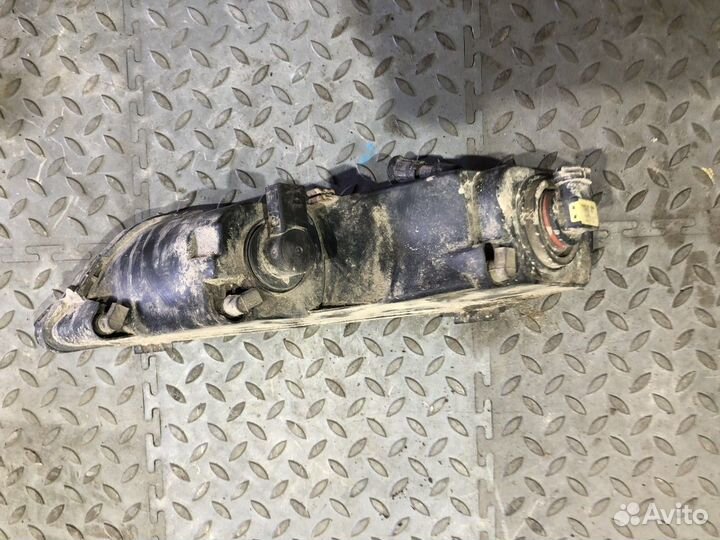 Фара противотуманная левая