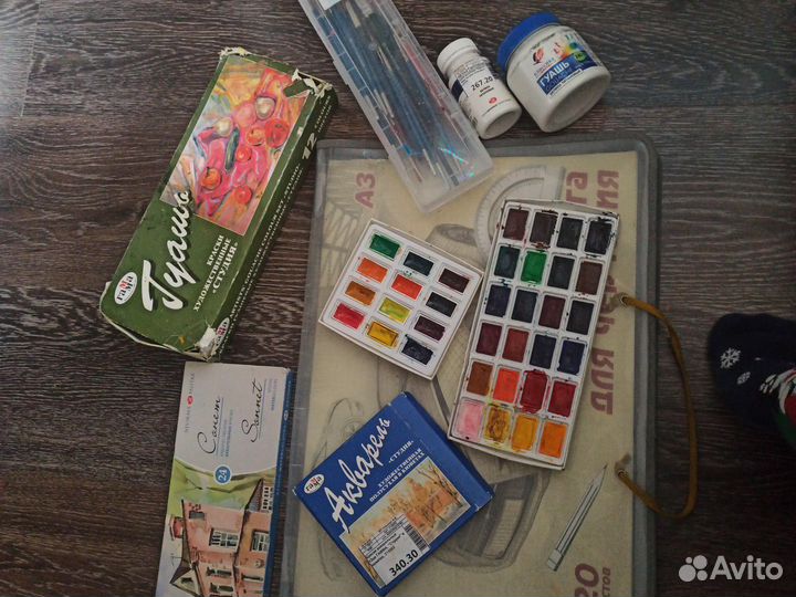 Краски акварельные сонет и акварель, кисти, белила