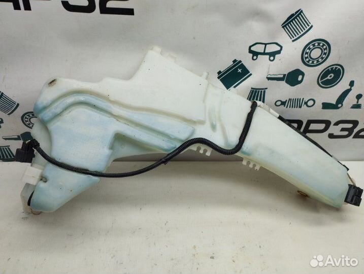 Бачок омывателя Ford Focus хэтчбек 2010