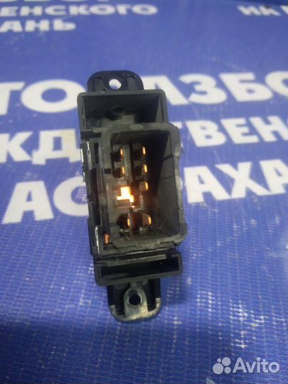 Кнопка стеклоподъемника Hyundai Solaris 1 седан