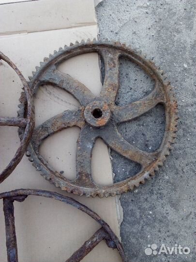 Старинные кованные колеса