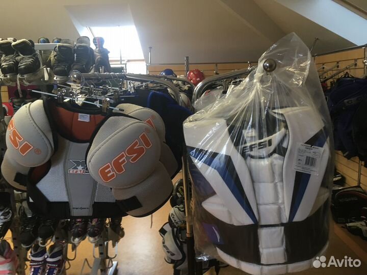 Хоккейную форму б/у продаю