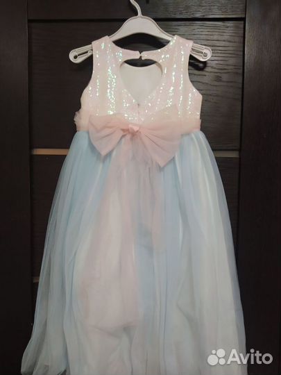 Платье для девочки нарядное 122-128 размера