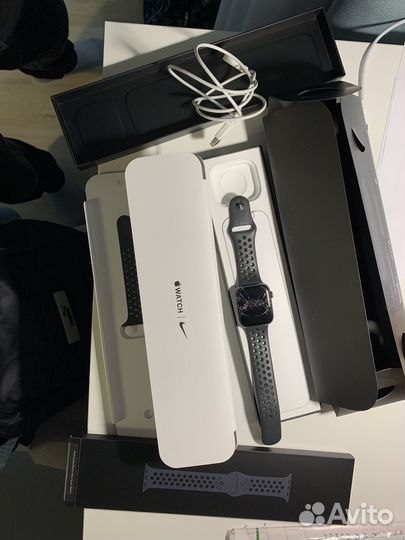 Часы apple watch se 44 mm nike